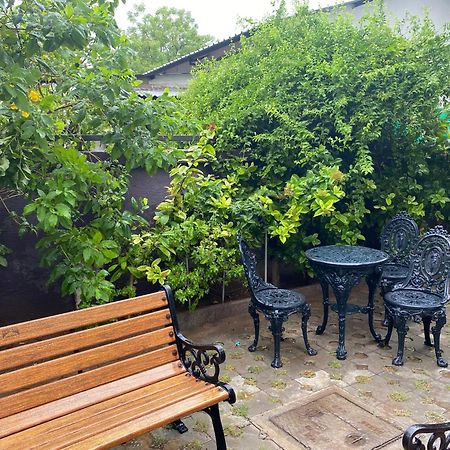 אחמדאבאד Hotel Ashray Inn מראה חיצוני תמונה