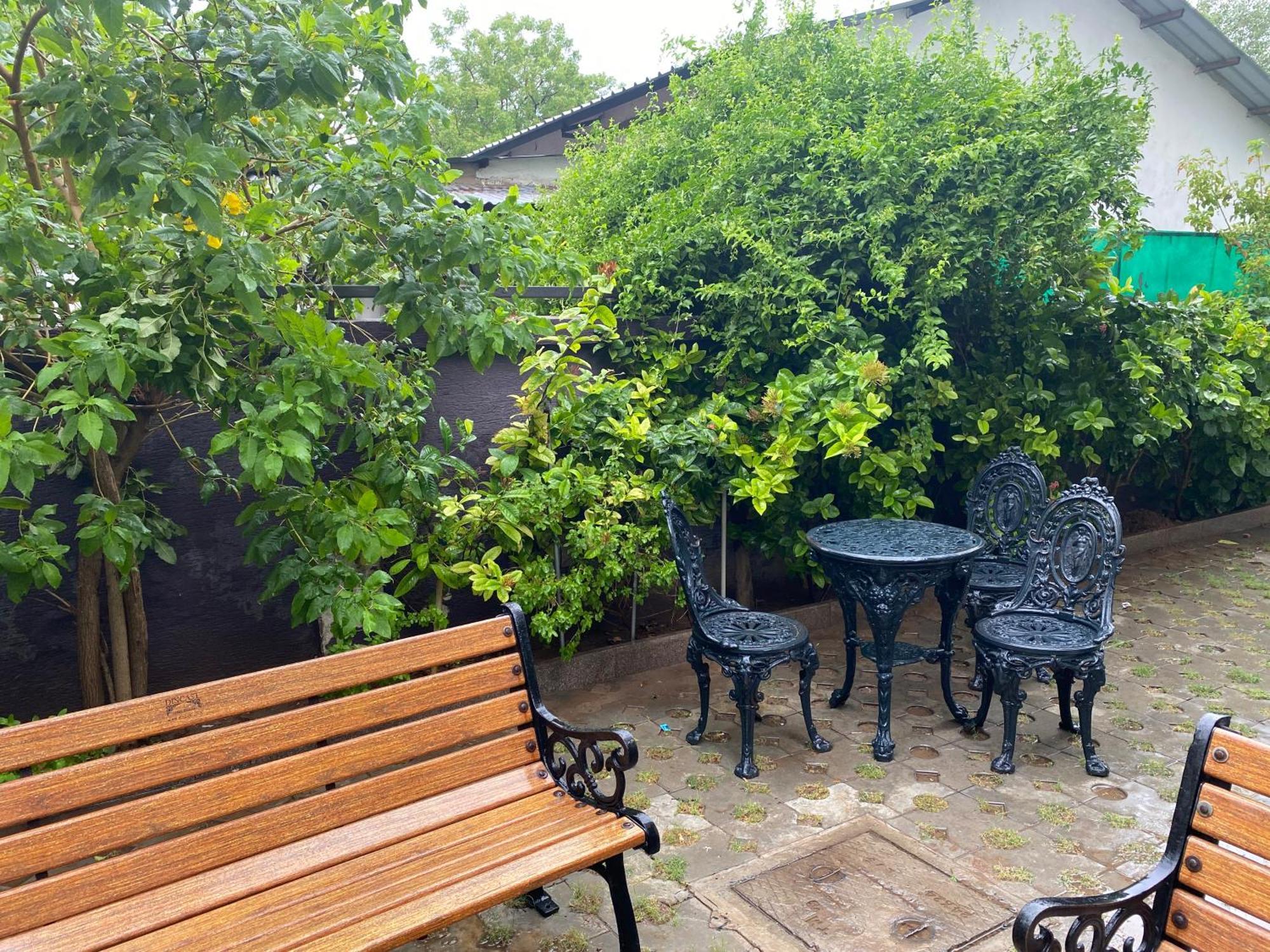 אחמדאבאד Hotel Ashray Inn מראה חיצוני תמונה
