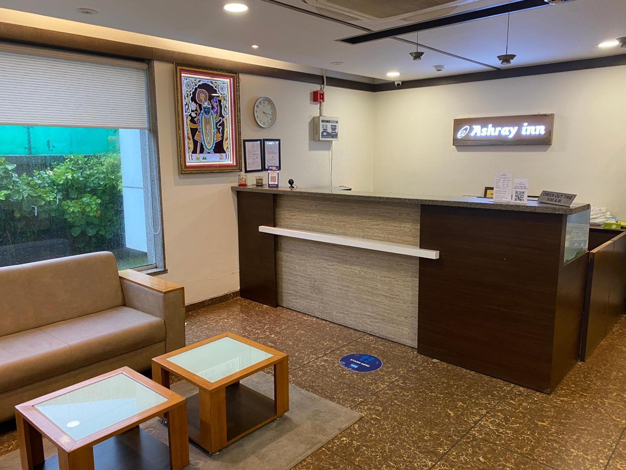 אחמדאבאד Hotel Ashray Inn מראה חיצוני תמונה