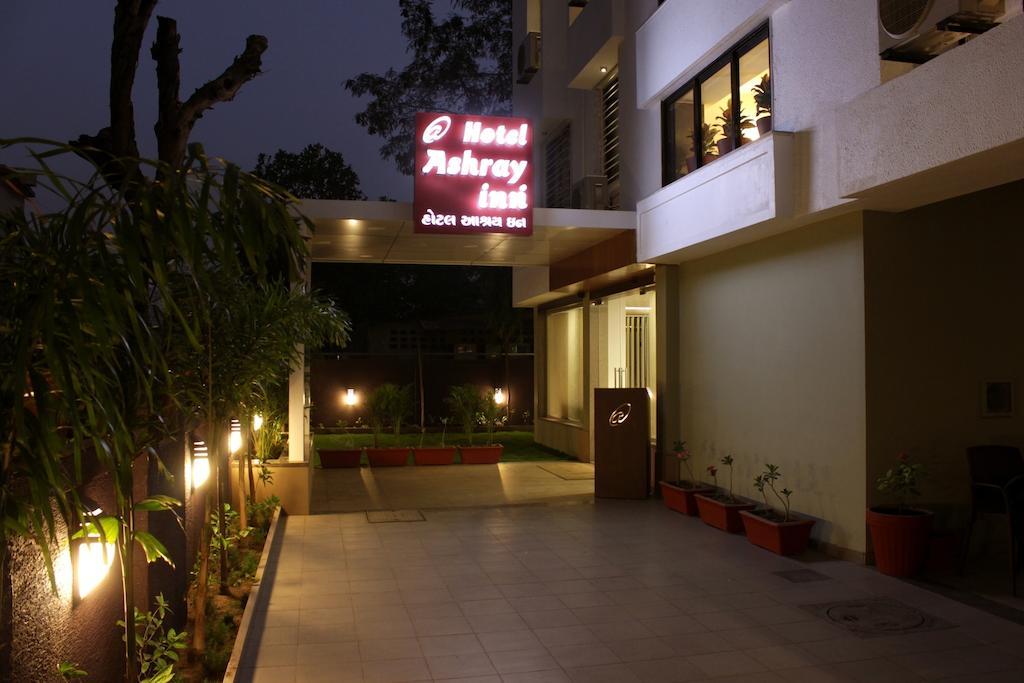 אחמדאבאד Hotel Ashray Inn מראה חיצוני תמונה