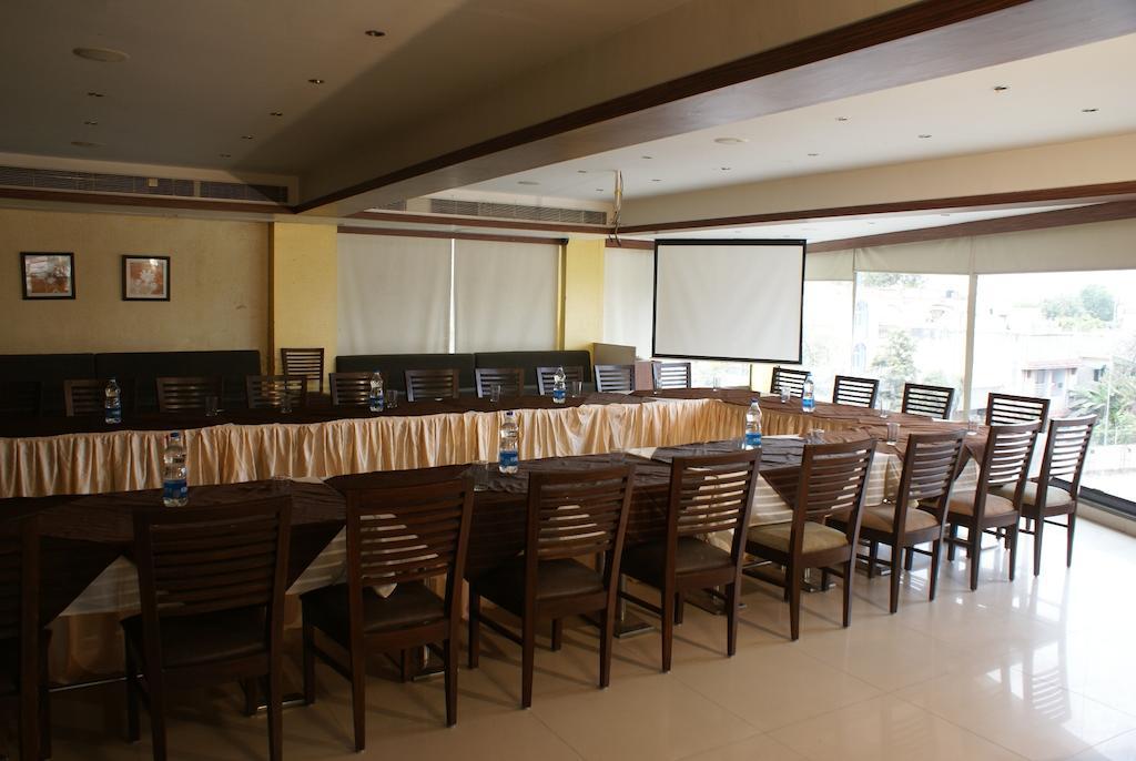 אחמדאבאד Hotel Ashray Inn מראה חיצוני תמונה