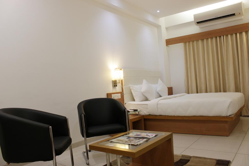 אחמדאבאד Hotel Ashray Inn חדר תמונה