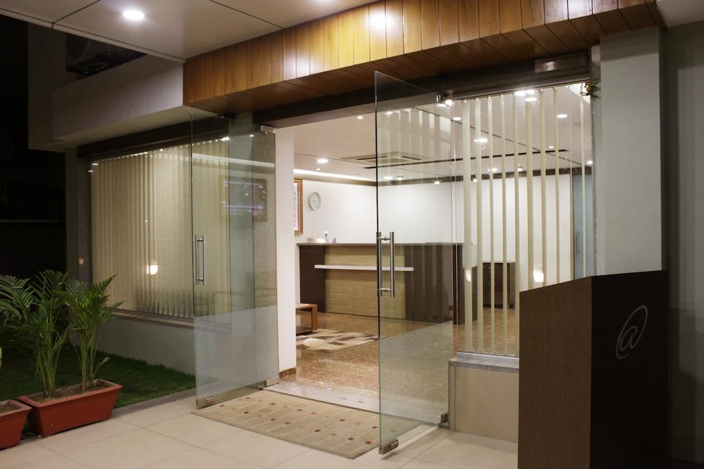 אחמדאבאד Hotel Ashray Inn מראה חיצוני תמונה
