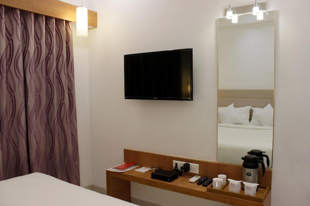 אחמדאבאד Hotel Ashray Inn חדר תמונה