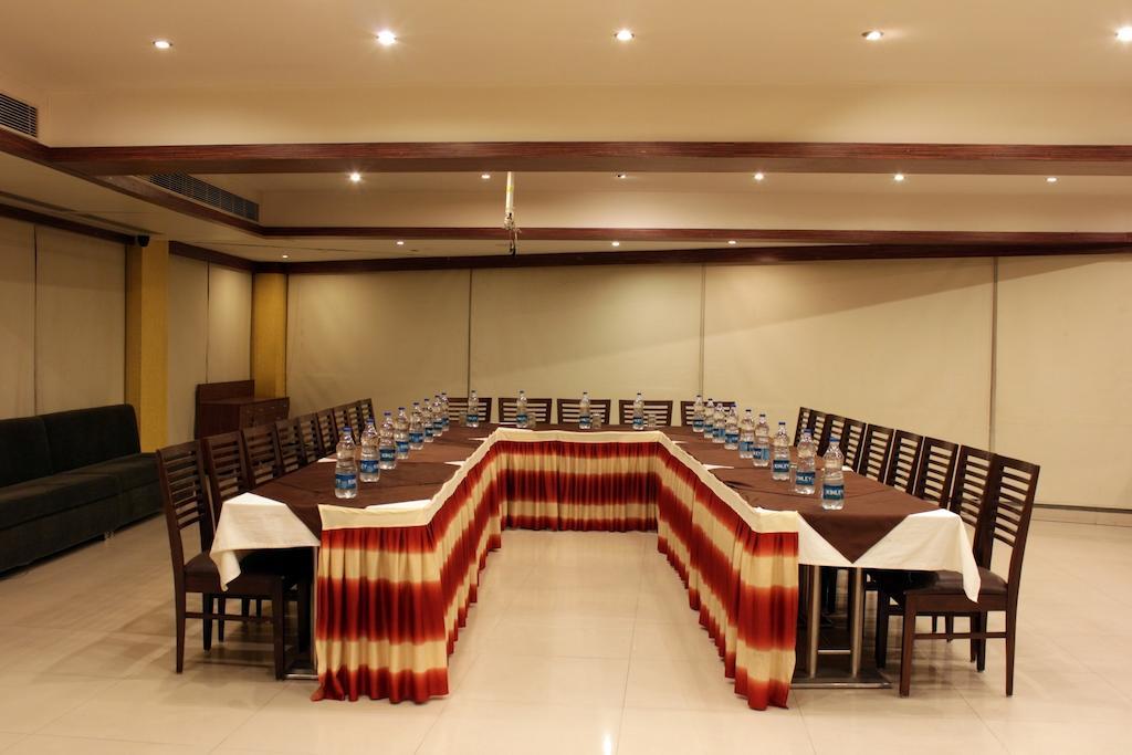 אחמדאבאד Hotel Ashray Inn מראה חיצוני תמונה