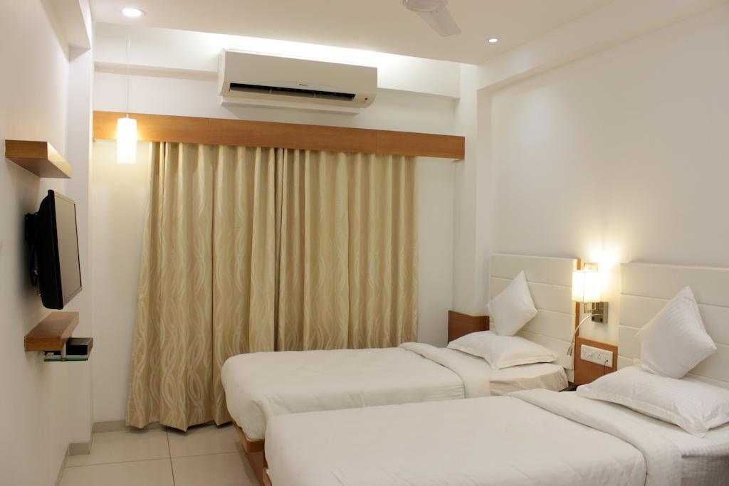 אחמדאבאד Hotel Ashray Inn חדר תמונה