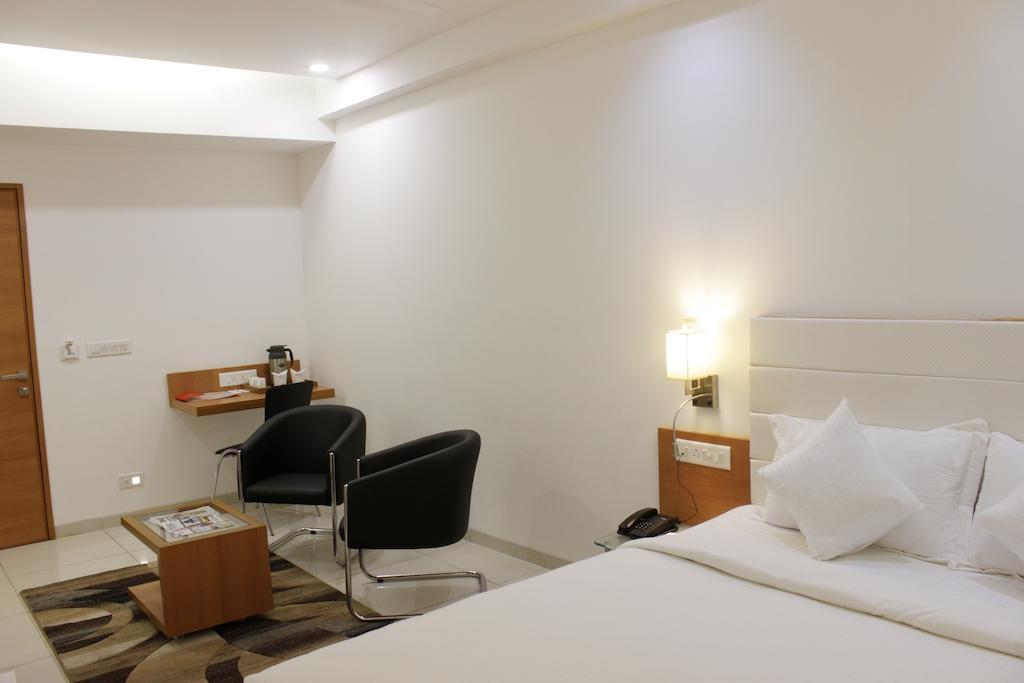 אחמדאבאד Hotel Ashray Inn חדר תמונה