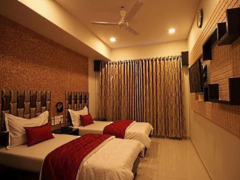 אחמדאבאד Hotel Ashray Inn מראה חיצוני תמונה