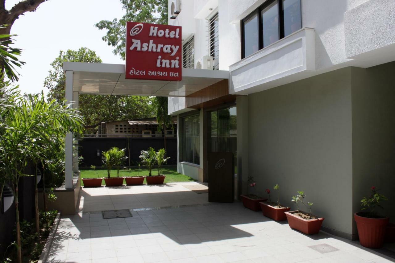 אחמדאבאד Hotel Ashray Inn מראה חיצוני תמונה